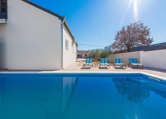 My Dalmatia - Barba With Private Heated Pool Skabrnje
